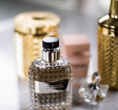 Osmoz est le guide en ligne N°1 en France de l'univers du parfum.
Fort de plus de 4 000 fiches parfums, le site s'adresse autant au grand public qu'aux professionnels du secteur.